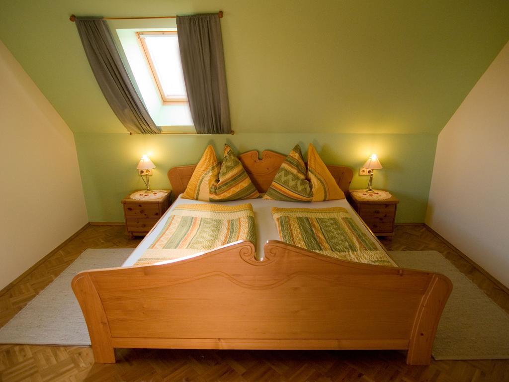 Bed and Breakfast Weingut Schwarzl Ratsch an der Weinstraße Habitación foto